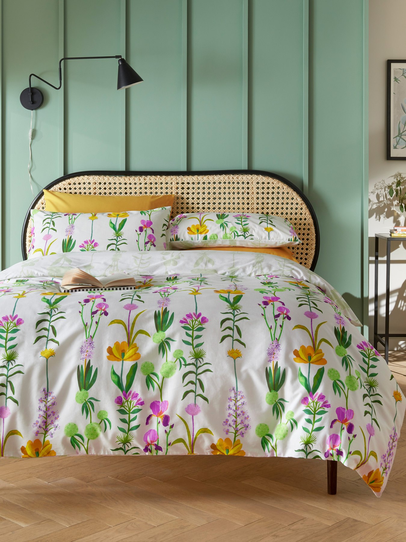 Printed Bedding — Stemmed Floral main.jpg